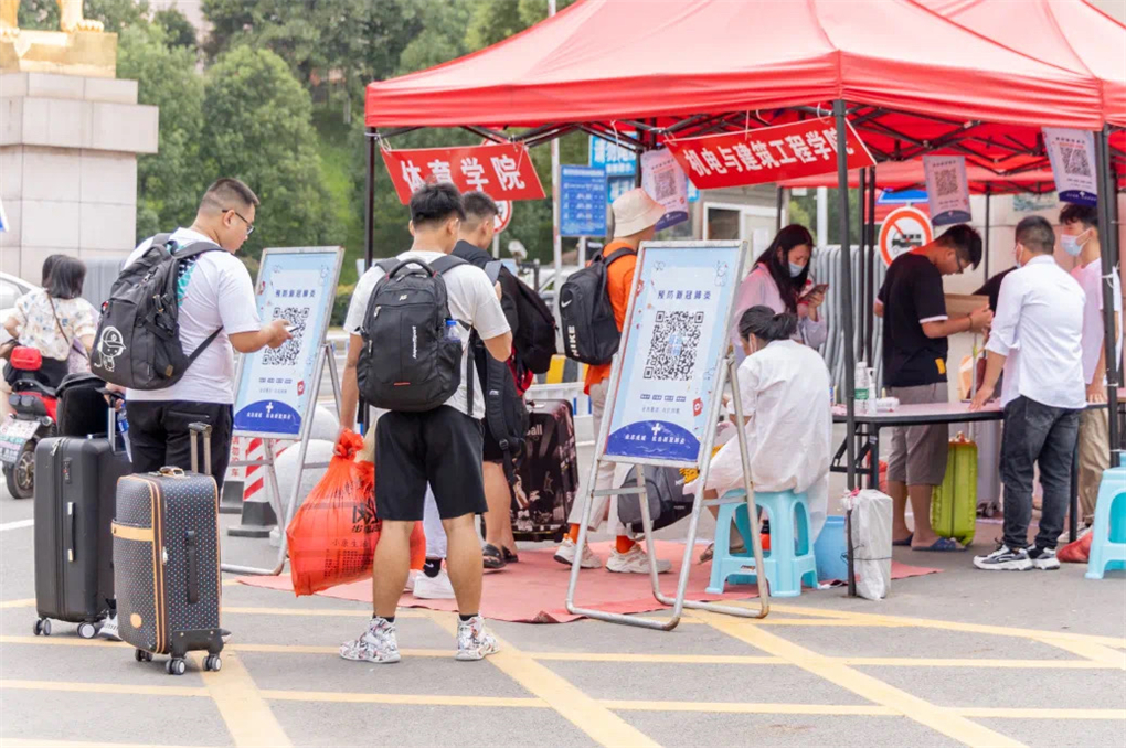 学生返校 (1).jpg