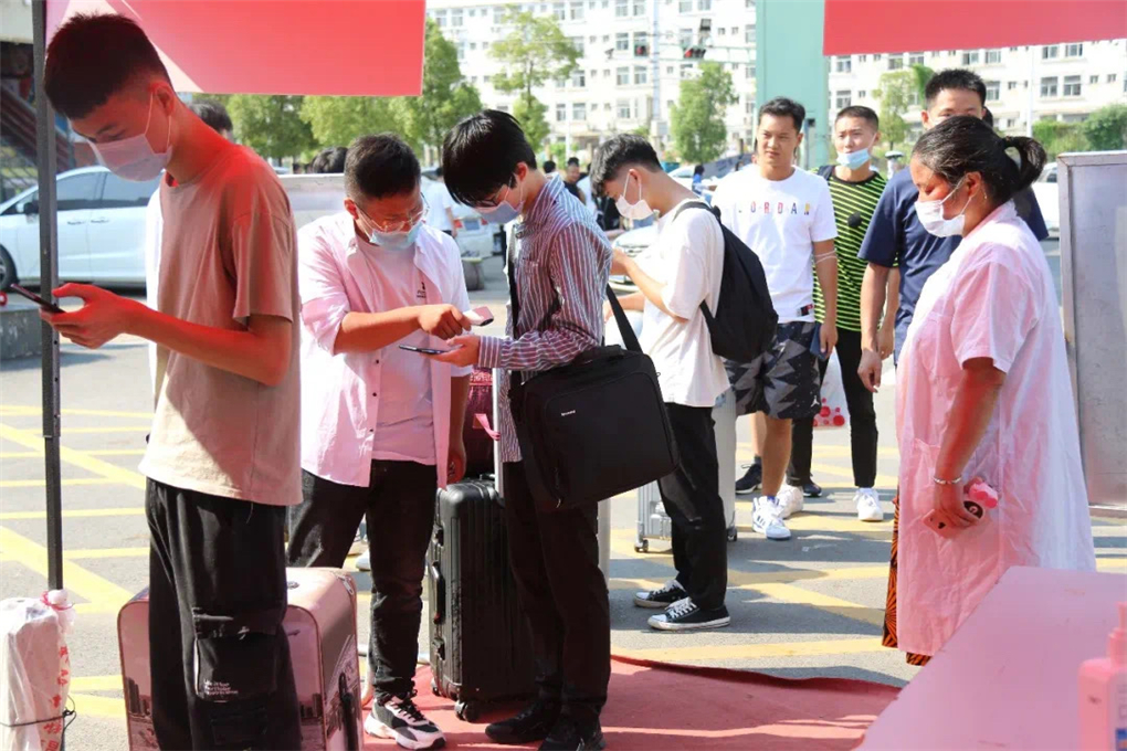 学生返校 (3).jpg