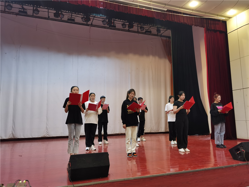 20210517162121569830106617.jpg 合唱团红色歌曲经典传唱.jpg