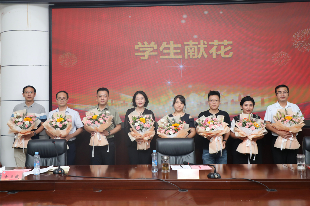 教师节座谈会 (13).jpg