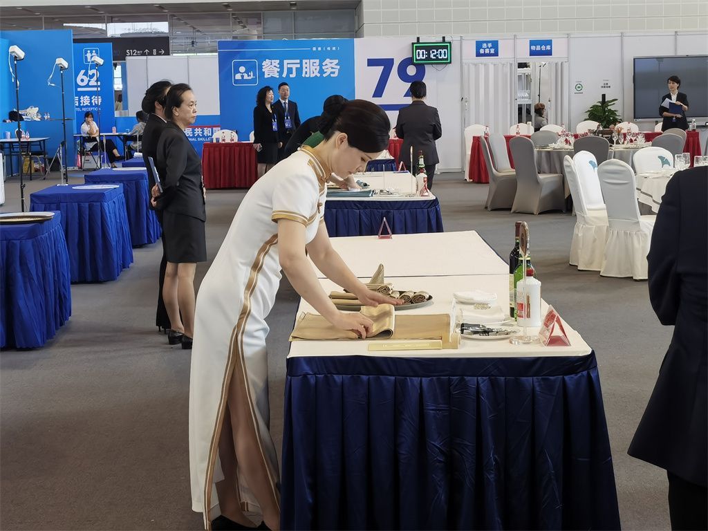 20230920169517844893708390.jpg 餐厅服务.jpg